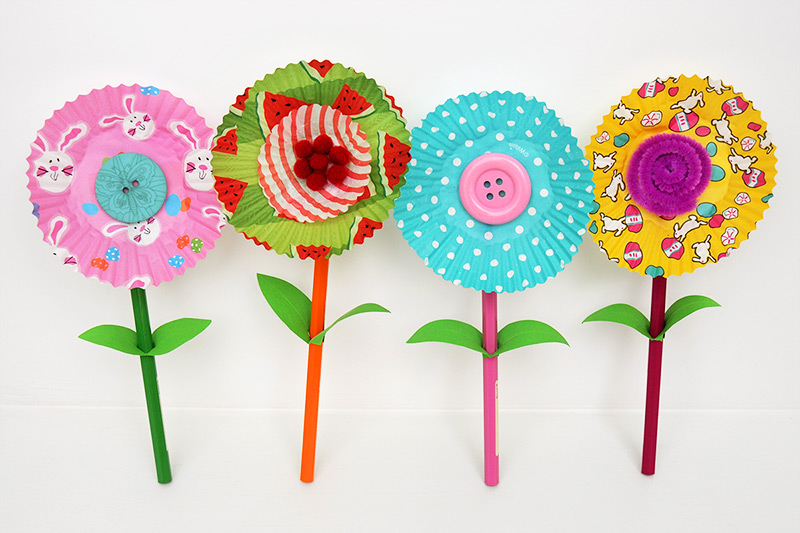 Easy gift bag with cupcake liner flowers - The Craft Train