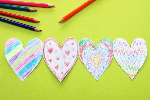 How to Make a Heart Paper Chain - Pjs and Paint